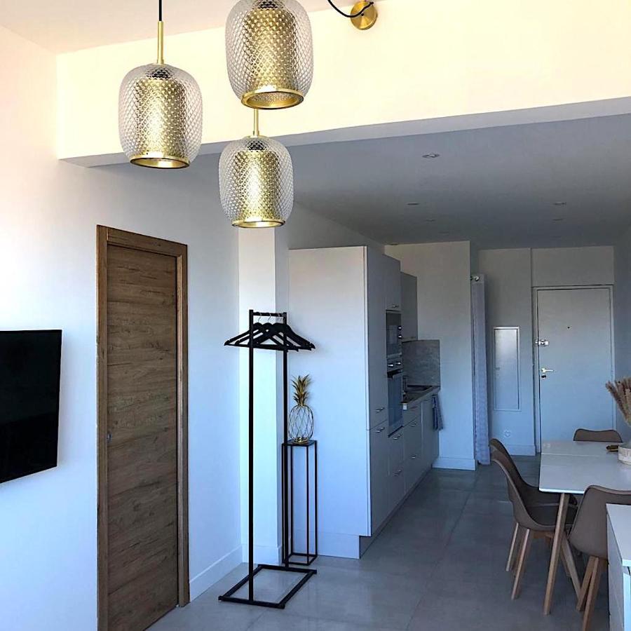 Superb With Sea View, 200m From Apartment