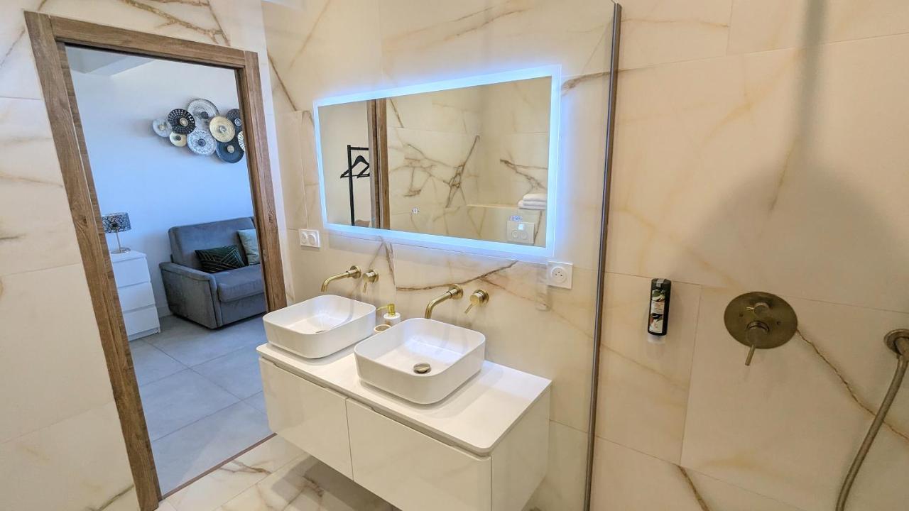 Superb With Sea View, 200m From *