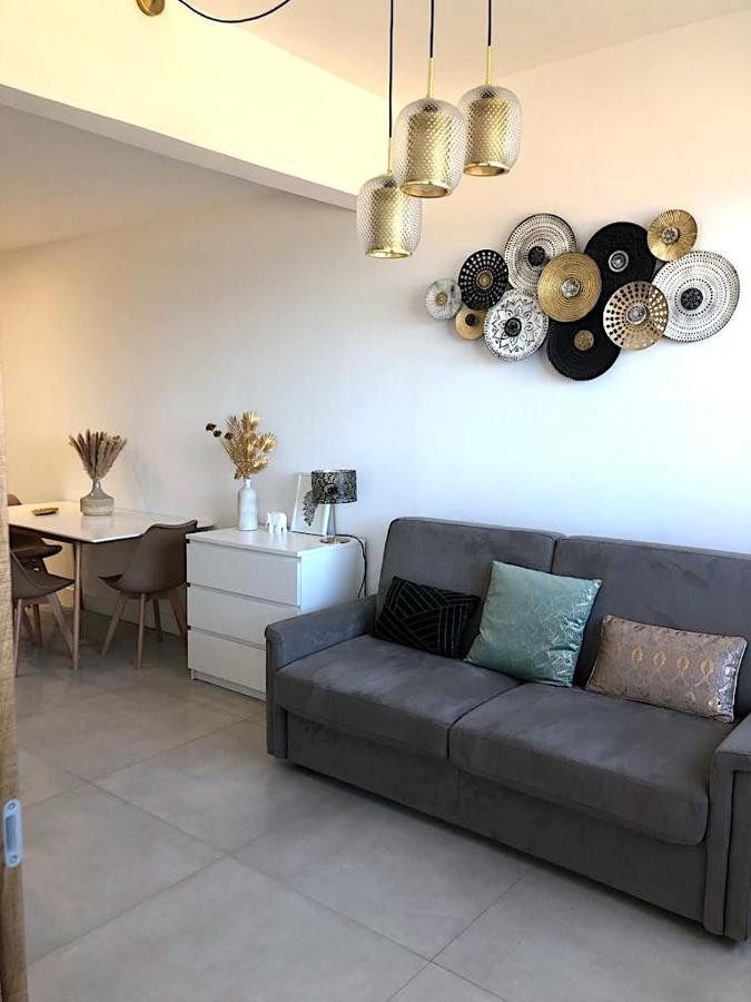 Superb With Sea View, 200m From Apartment