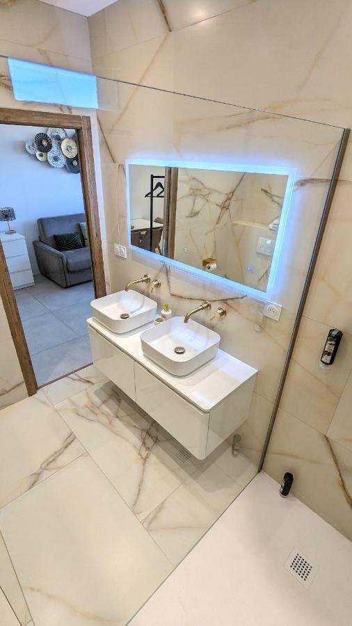 Superb With Sea View, 200m From *